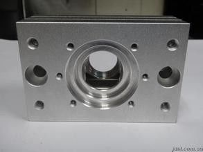 Il CNC ha lavorato la parte a macchina di alluminio dell'acciaio inossidabile del nastro dei prototipi lavorata