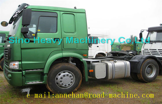 Iso ccc HOWO di SINOTRUK 4 x 4 TUTTO IL rimorchio 20-70T EUROII/III LHD o RHD 260-420HP del CAMION del TRATTORE di WHEEL-DRIVE