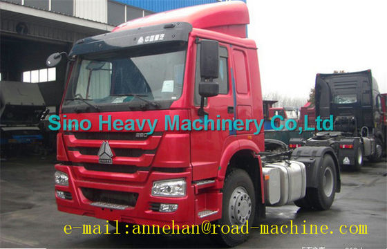 Iso ccc HOWO di SINOTRUK 4 x 4 TUTTO IL rimorchio 20-70T EUROII/III LHD o RHD 260-420HP del CAMION del TRATTORE di WHEEL-DRIVE